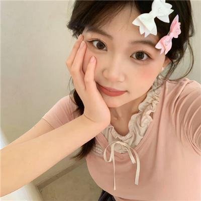 随盲柳入眠的女人
